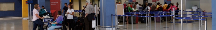 passeggeri al controllo di sicurezza