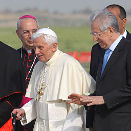 Partenza Papa da Fiumicino con Monti